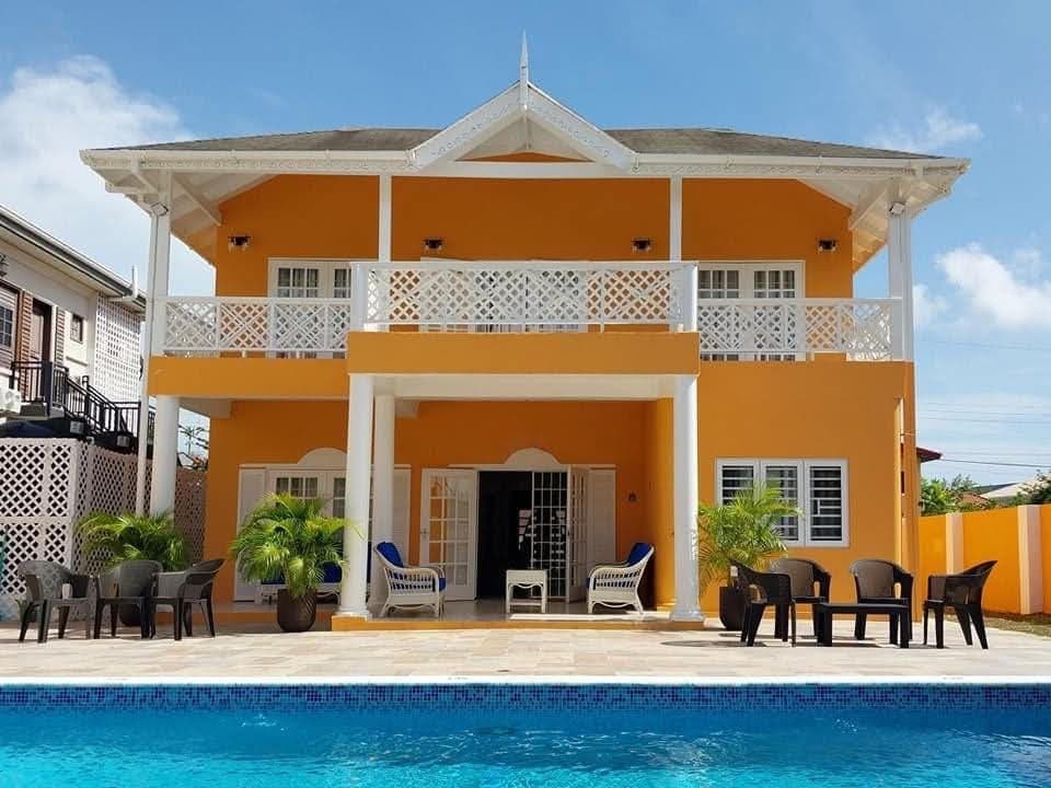 Villa Arizia exterior with private pool